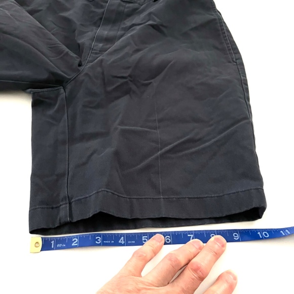 L.L. Bean Men's Size 30" Navy Natural Fit Shorts Item ID 215649 - Picture 4 of 7